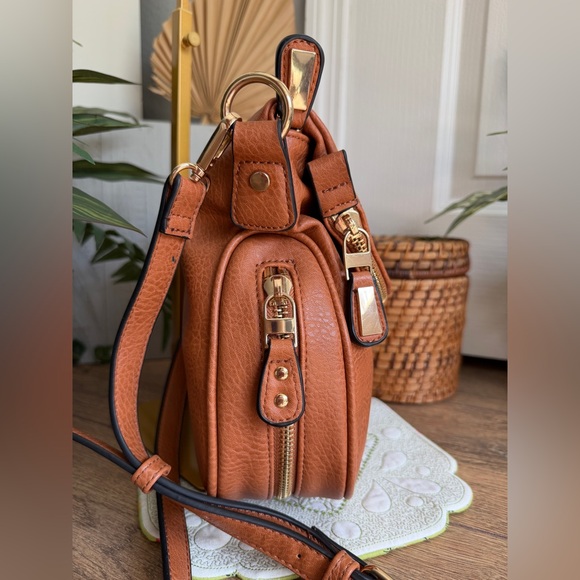 Moda Luxe Henri Tan Vegan Leather Fold Over Expandable Crossbody Bag - Picture 4 of 16